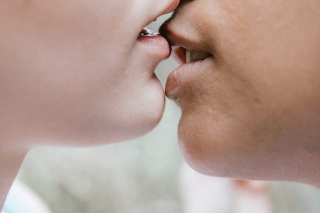How to Kiss: Essential Tips and Tricks